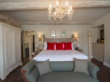 Chicken Run Master room 2.jpg