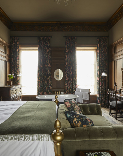 The Pig at Bridge Place — interior and exterior view 25