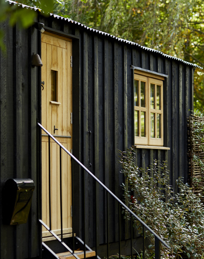 The Pig at Bridge Place — interior and exterior view 27