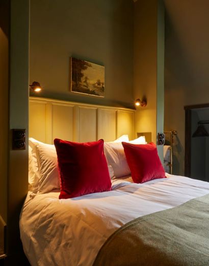 The Pig at Bridge Place — interior and exterior view 21