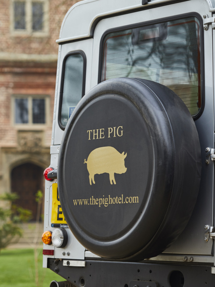 the-pig-at-bridge-place-landrover