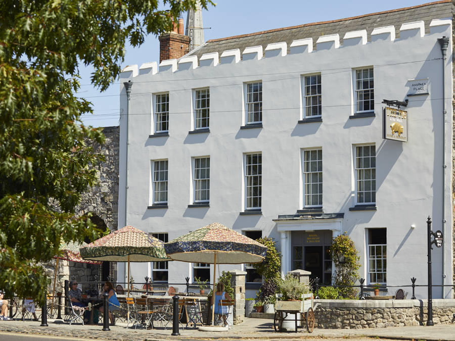 THE PIG-in the wall in historic Southampton 