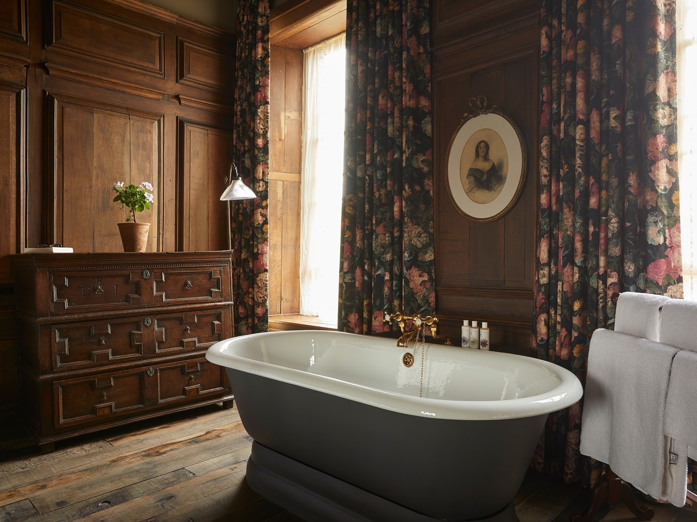 room-1-big-comfy-luxe-bath