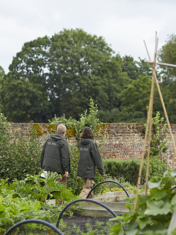 The Pig at Bridge Place — interior and exterior view 9