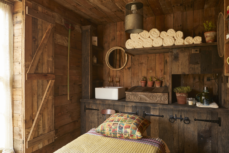 The Pig at Bridge Place — interior and exterior view 18